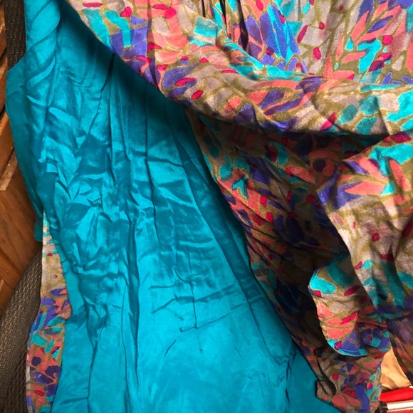 COPY - Vintage Chez Zvanni Silk Top & Skirt- 489 $35 or $30 w/offer - Picture 6 of 6